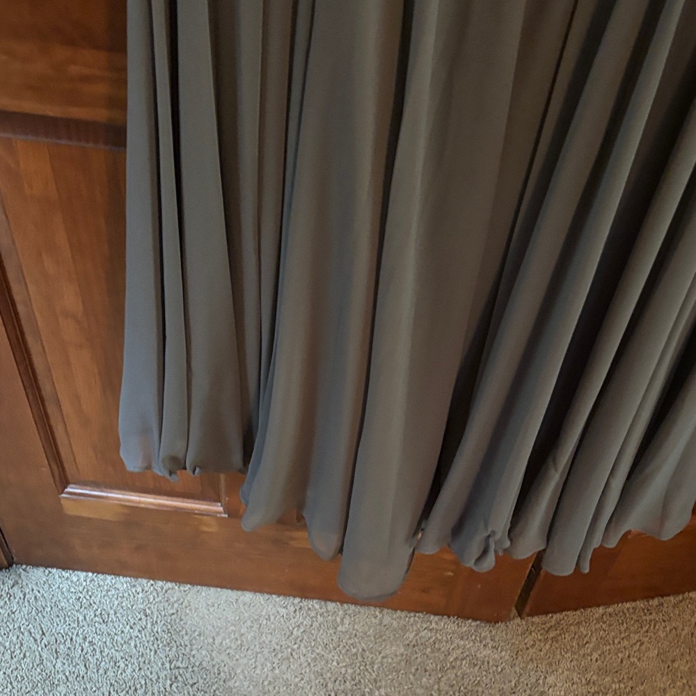 Elegant Sleeveless Gray Dress with Beaded Accents - Picture 5 of 10
